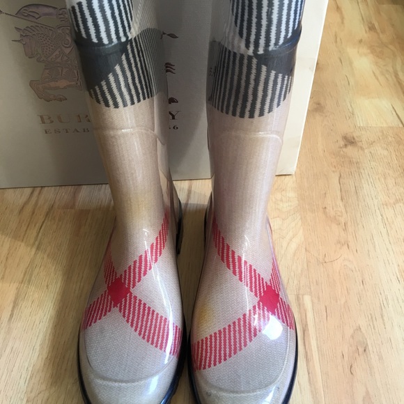 100% Authentic Burberry Rainboots - Picture 2 of 3